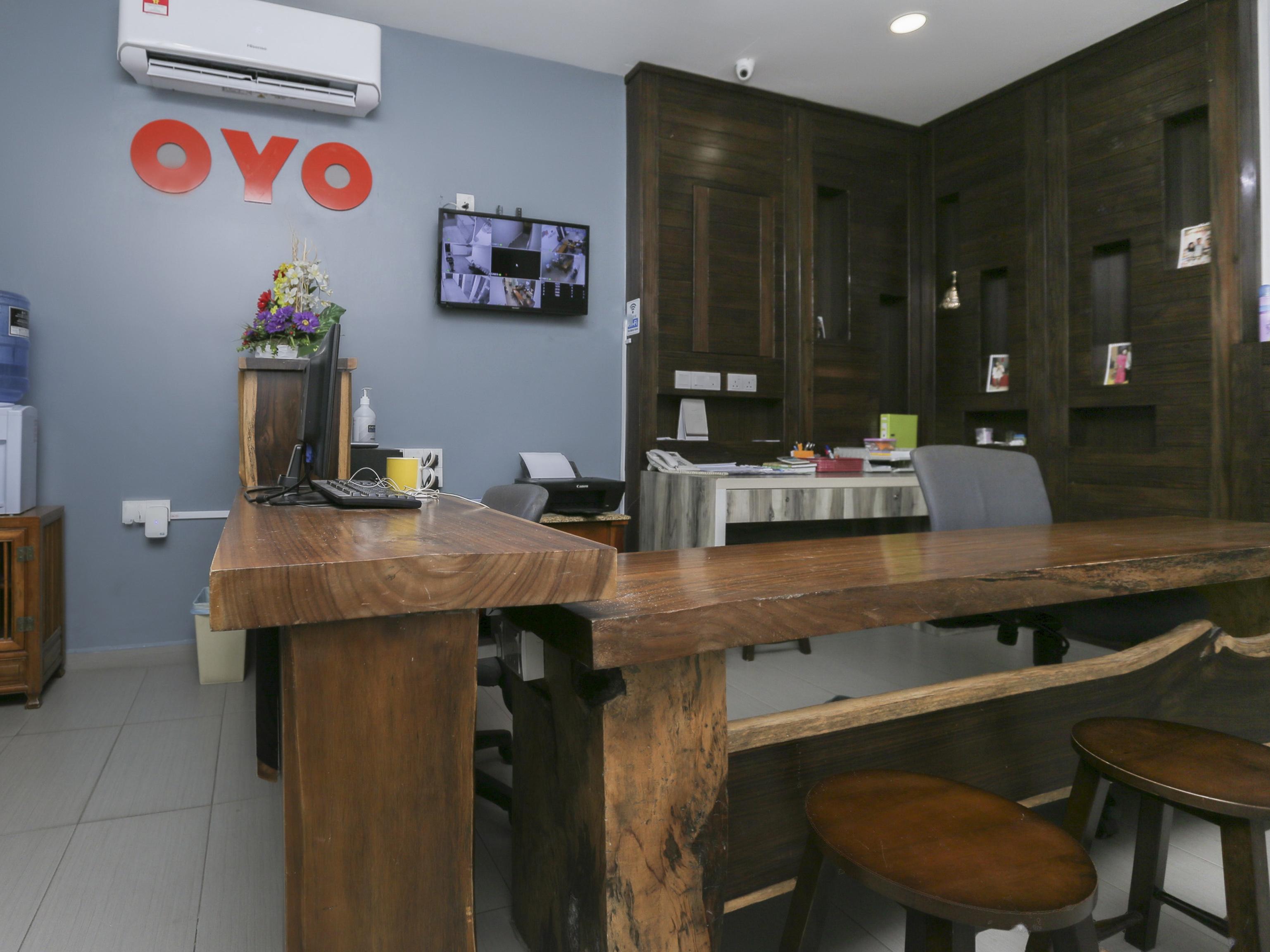 Oyo 89915 East Mount Hotel Kukup Exterior foto