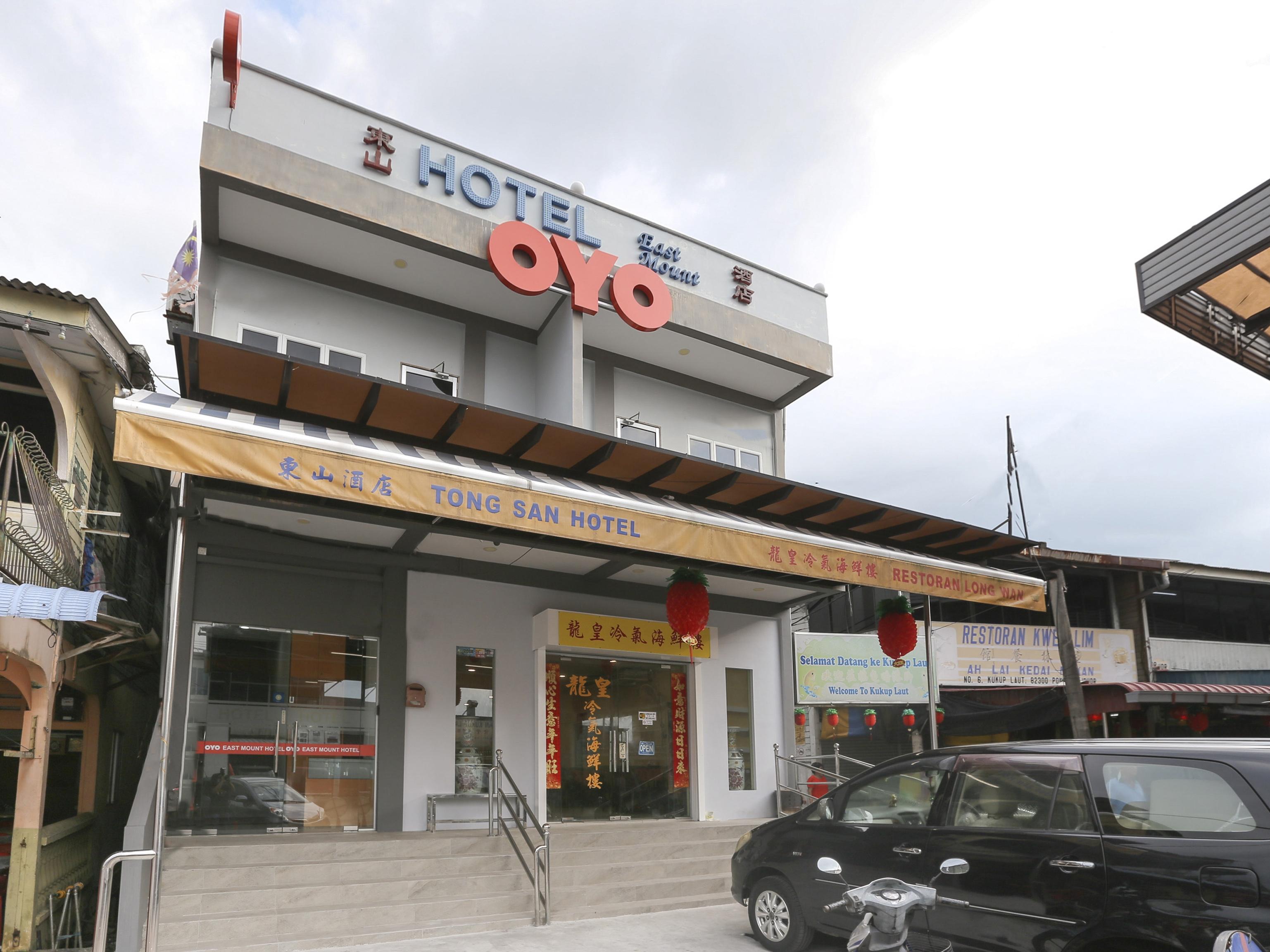 Oyo 89915 East Mount Hotel Kukup Exterior foto