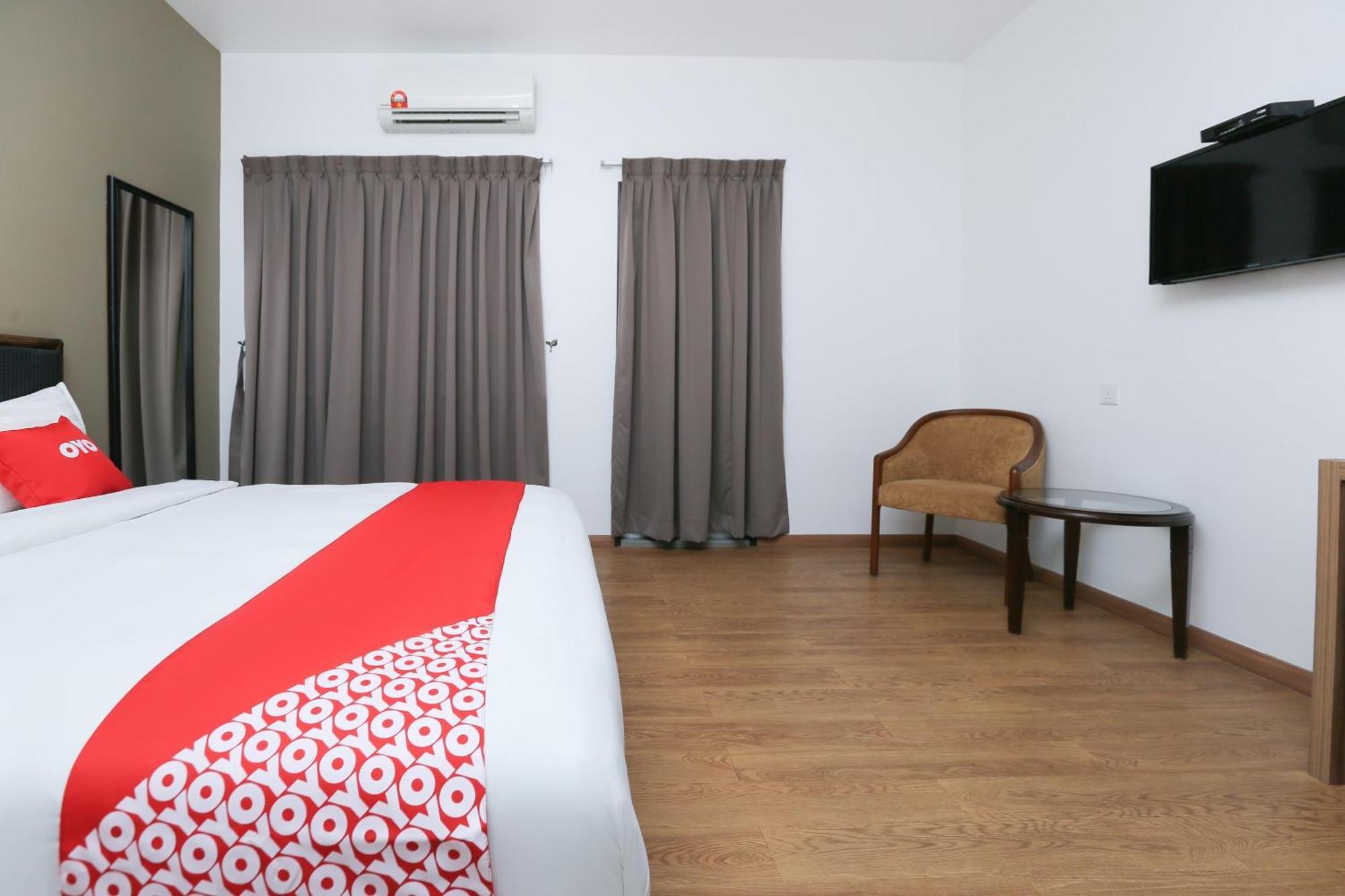 Oyo 89915 East Mount Hotel Kukup Exterior foto