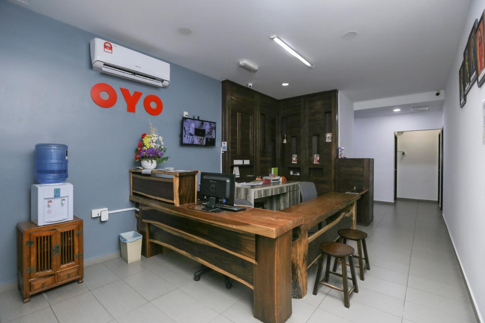 Oyo 89915 East Mount Hotel Kukup Exterior foto